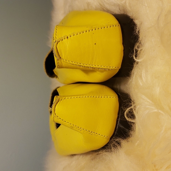 Vintage Yellow Italian Leather Loafers - Picture 5 of 7